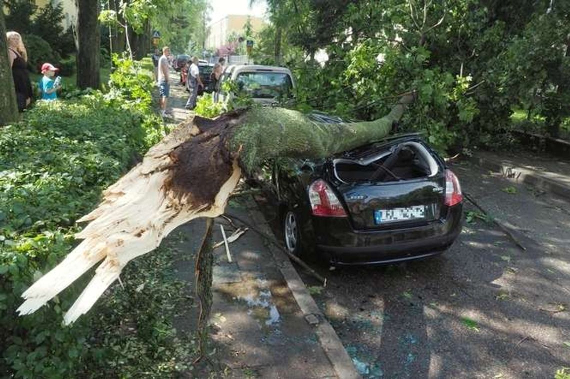 Ewakuowani mieszkańcy, uszkodzone budynki. Trwa szacowanie strat po nawałnicy w Lublinie