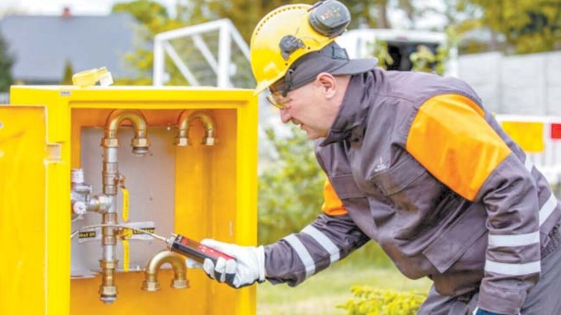 Ewakuowano liceum i dwa przedszkola. Straż odbierała kolejne zgłoszenia