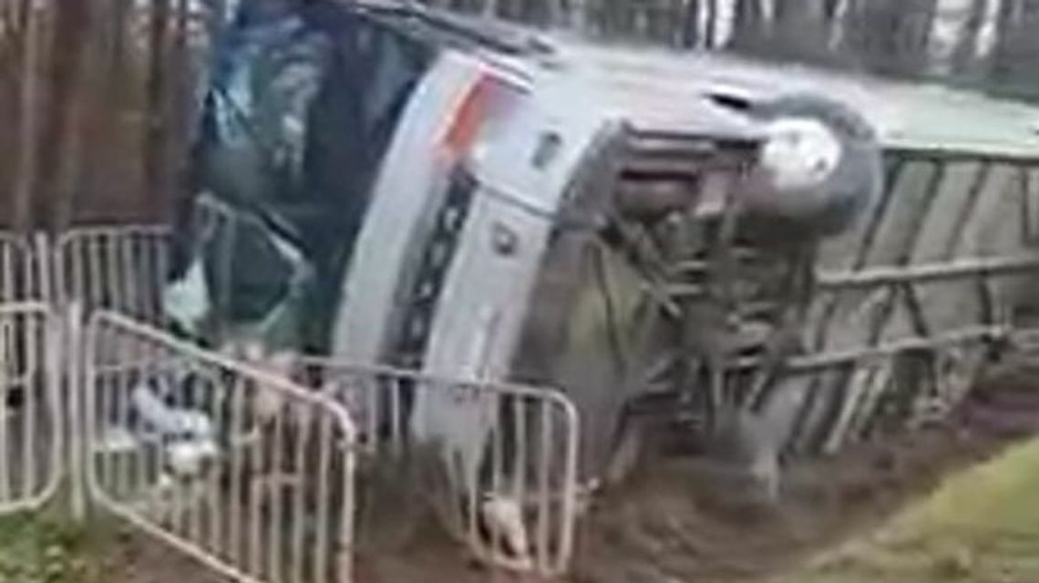 Fajsławice. 7 osób w szpitalu po wypadku autobusu. Nagranie Fajsławice. 7 osób w szpitalu po wypadku autobusu. Nagranie