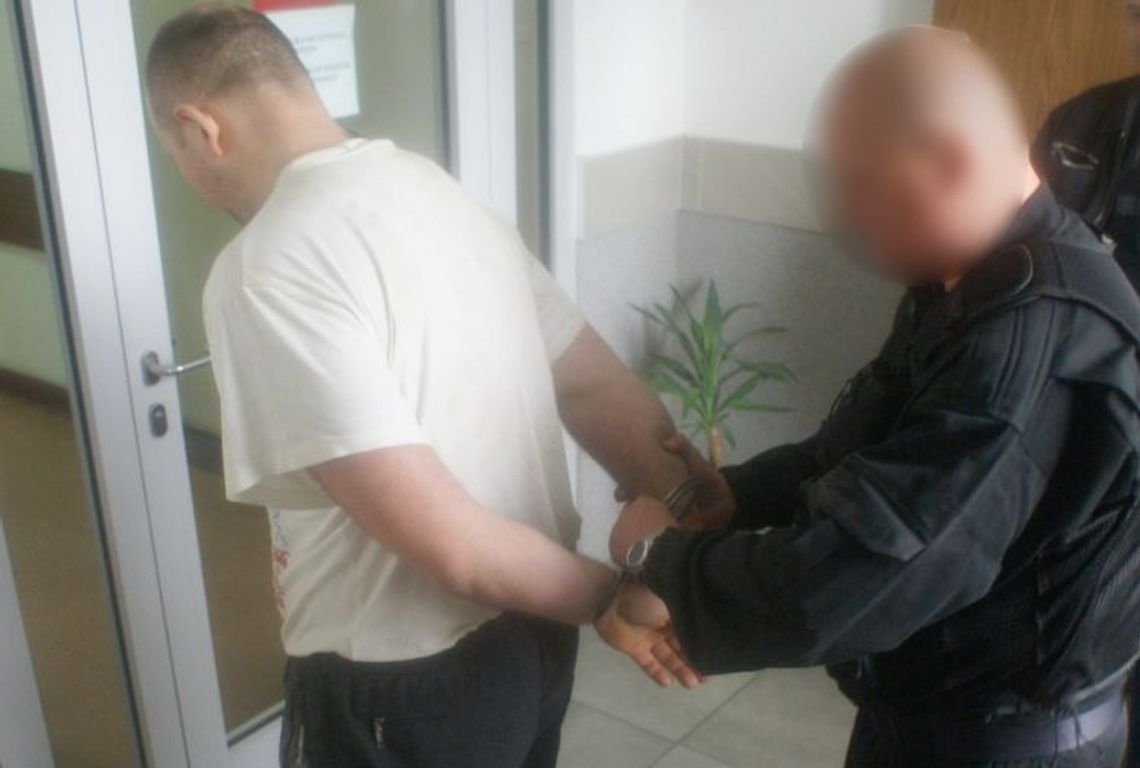 Fałszerz pieniędzy zatrzymany. Mafia miała prawdziwą fabrykę (zdjęcia)