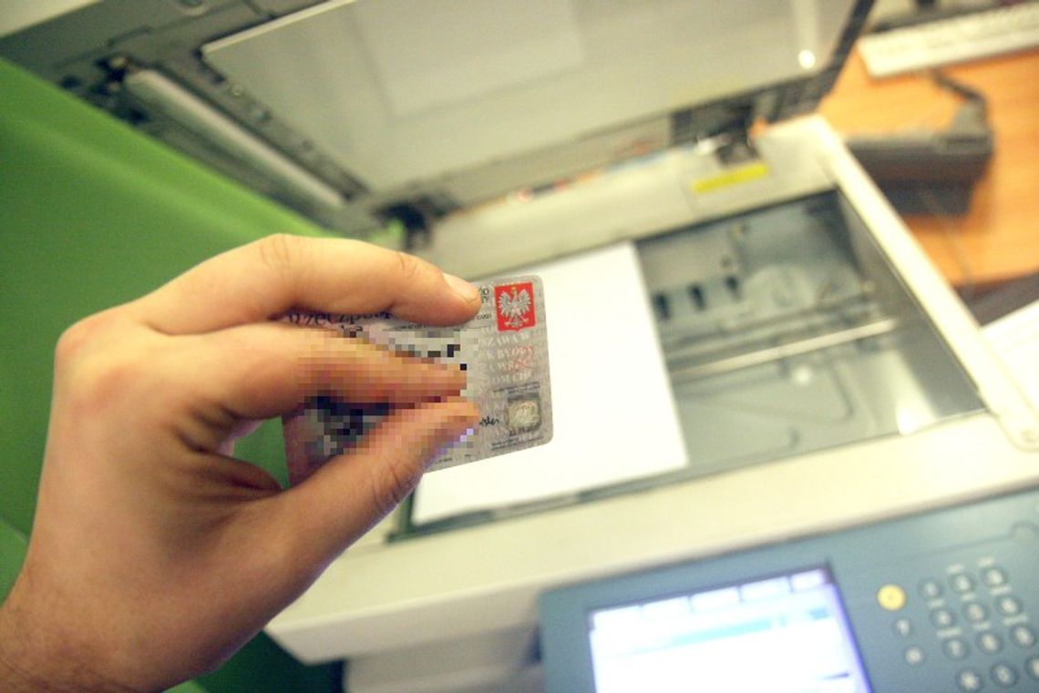 Fałszowała podpisy na umowach kredytowych, oszukała kilka banków