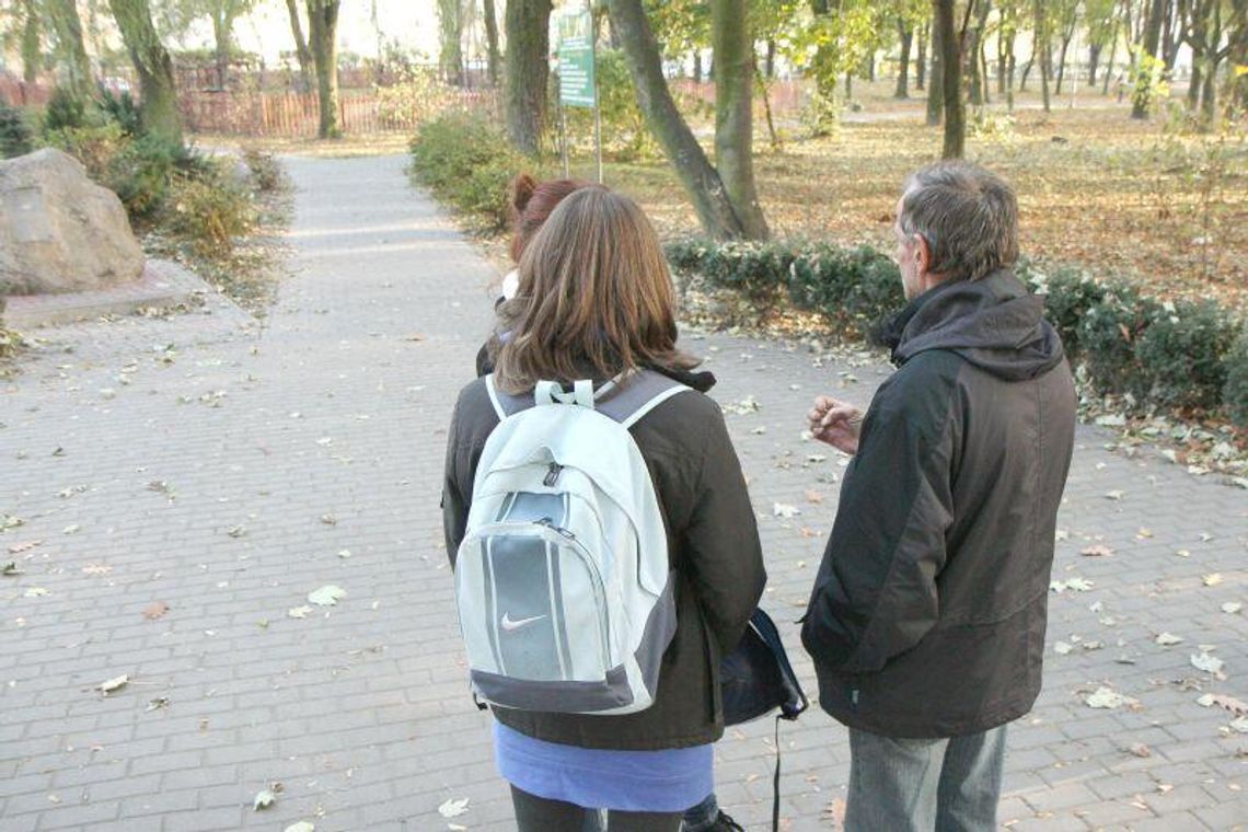 Fałszywi policjanci pobrali chłopcu krew w parku Fałszywi policjanci pobrali chłopcu krew w parku