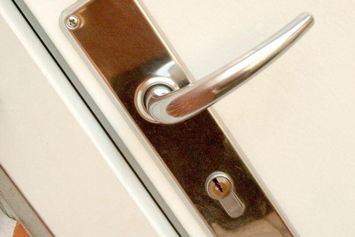 Fałszywi pracownicy NFZ pukają. Nie otwieraj 