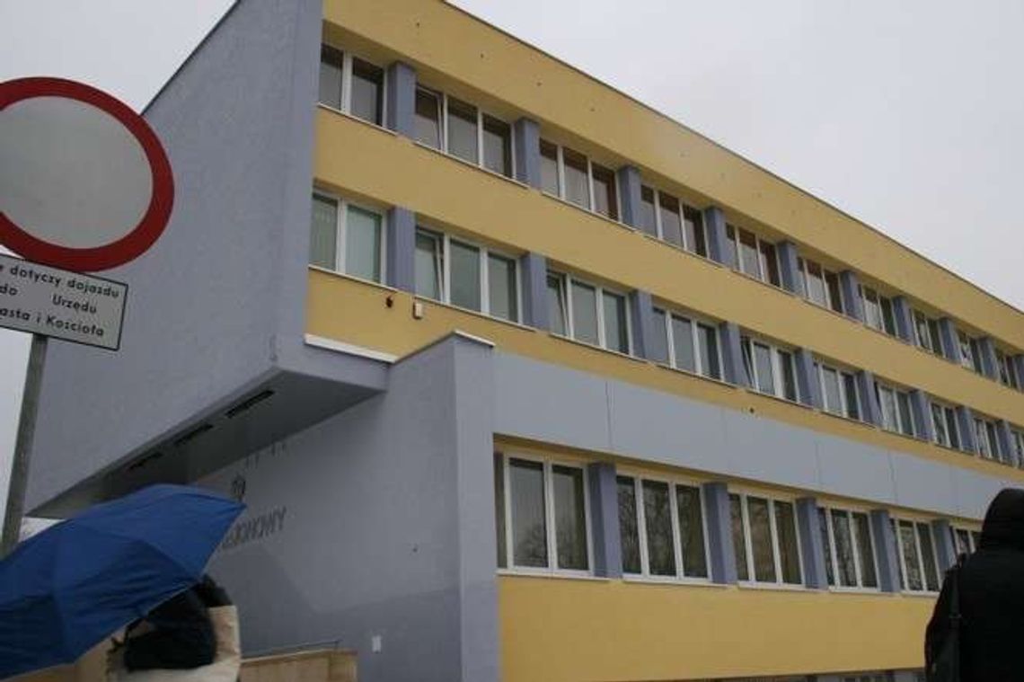 Fałszywy alarm bombowy. Kobieta namówiła 17-latka, żeby zadzwonił