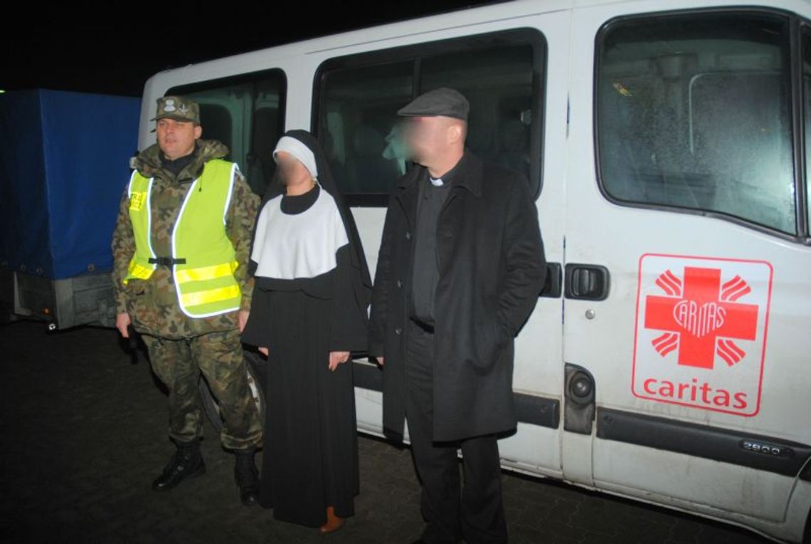 Fałszywy ksiądz i zakonnica udawali Caritas (zdjęcia)