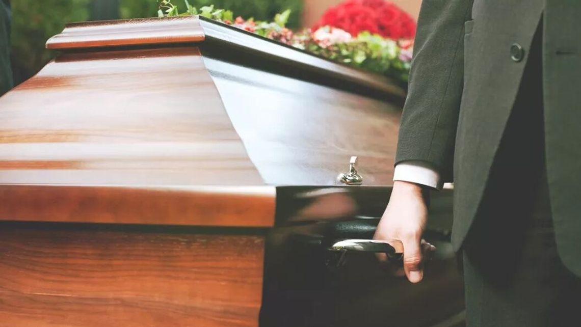 Fatalna pomyłka zwłok na pogrzebie. „Funkcjonariusze z policji i prokuratury nie zawinili” 