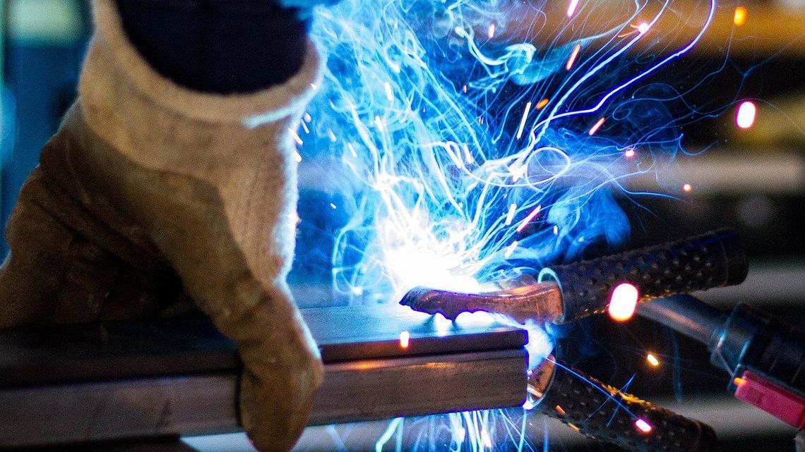 Fatalny wypadek podczas pracy. Mężczyzna porażony prądem nie żyje