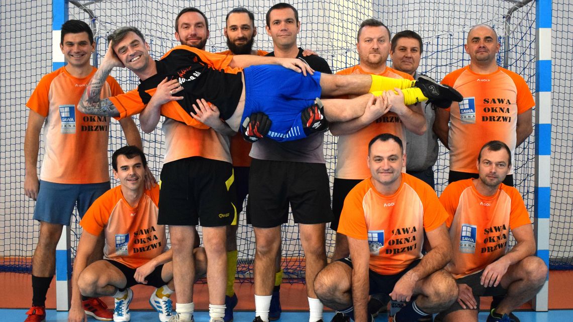 Faworyci Powiatowej Amatorskiej Ligi Futsalu nie zawodzą