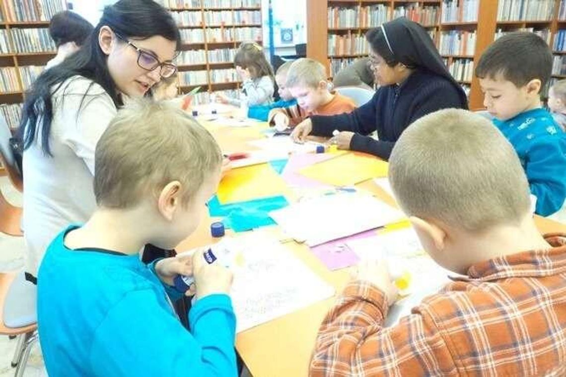 Ferie w bibliotece. Każdy dzień to inna bajka Ferie w bibliotece. Każdy dzień to inna bajka