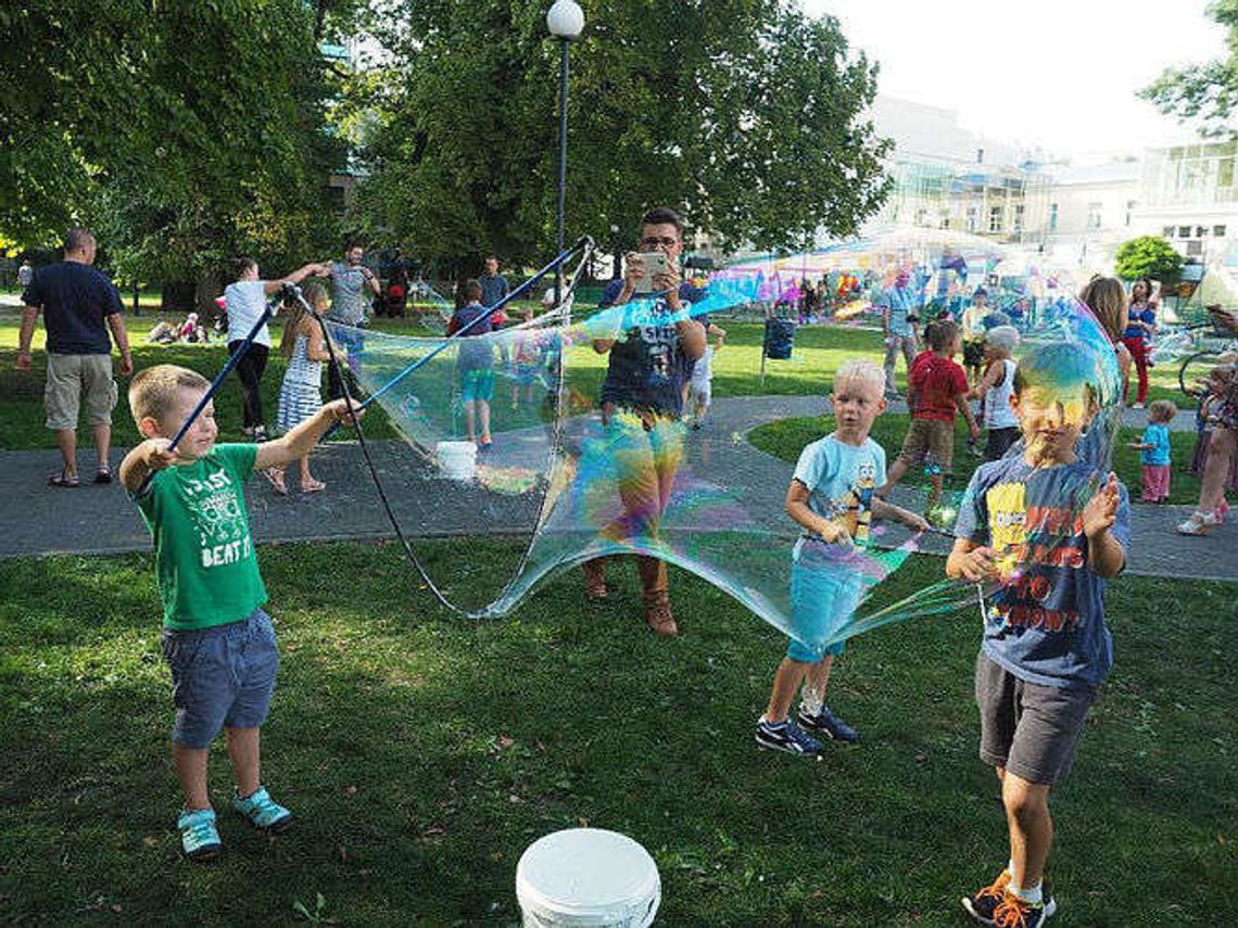 Festiwal Baniek Mydlanych w Lublinie. Dzieci były zachwycone Festiwal Baniek Mydlanych w Lublinie. Dzieci były zachwycone