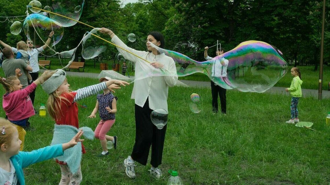 Festiwal Familijny w Parku Ludowym. Pokazy cyrkowe i magii. Można obejrzeć też spektakle 