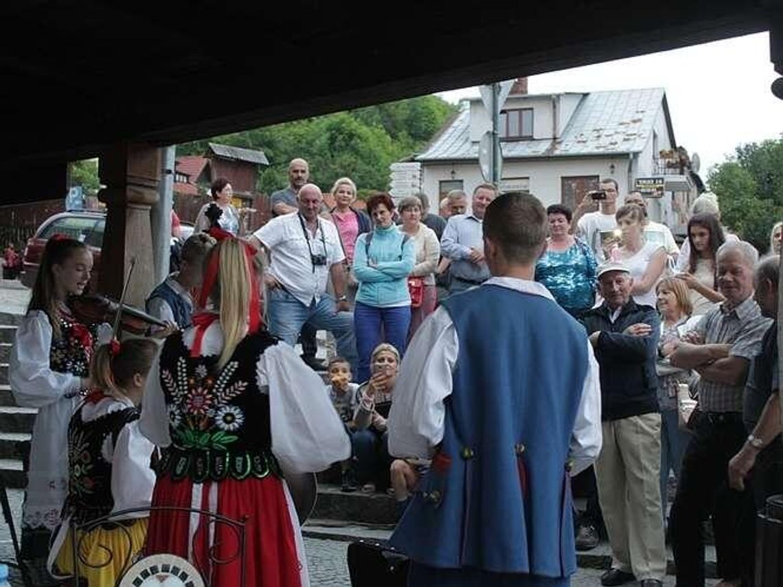 Festiwal Kapel i Śpiewaków Ludowych w Kazimierzu Dolnym: Zabawa z udziałem gości
