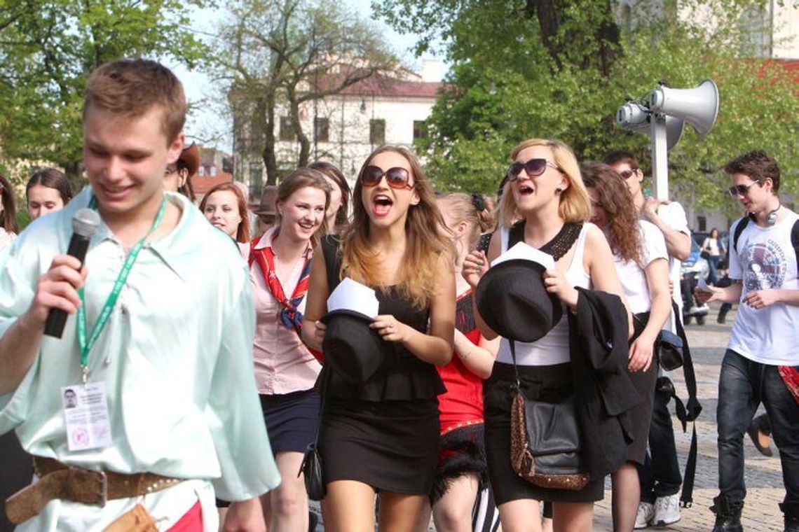 Festiwal Zaangażowany w Lublinie. Korowód na pl. Litewskim (zdjęcia) Festiwal Zaangażowany w Lublinie. Korowód na pl. Litewskim (zdjęcia)