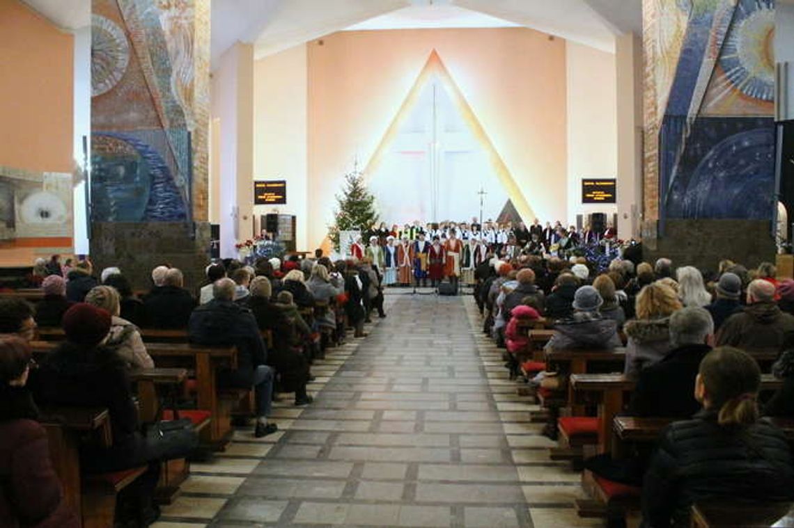 Festiwalowe kolędy wybrzmiały w kościele. Lista nagrodzonych [zdjęcia, wideo]