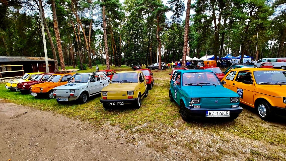 Fiaty 126p przywiozły pełne puszki dla ośrodka w Puławach