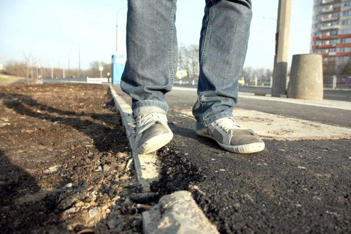 Filaretów: Będą zrywać asfalt z nowych ścieżek rowerowych Filaretów: Będą zrywać asfalt z nowych ścieżek rowerowych