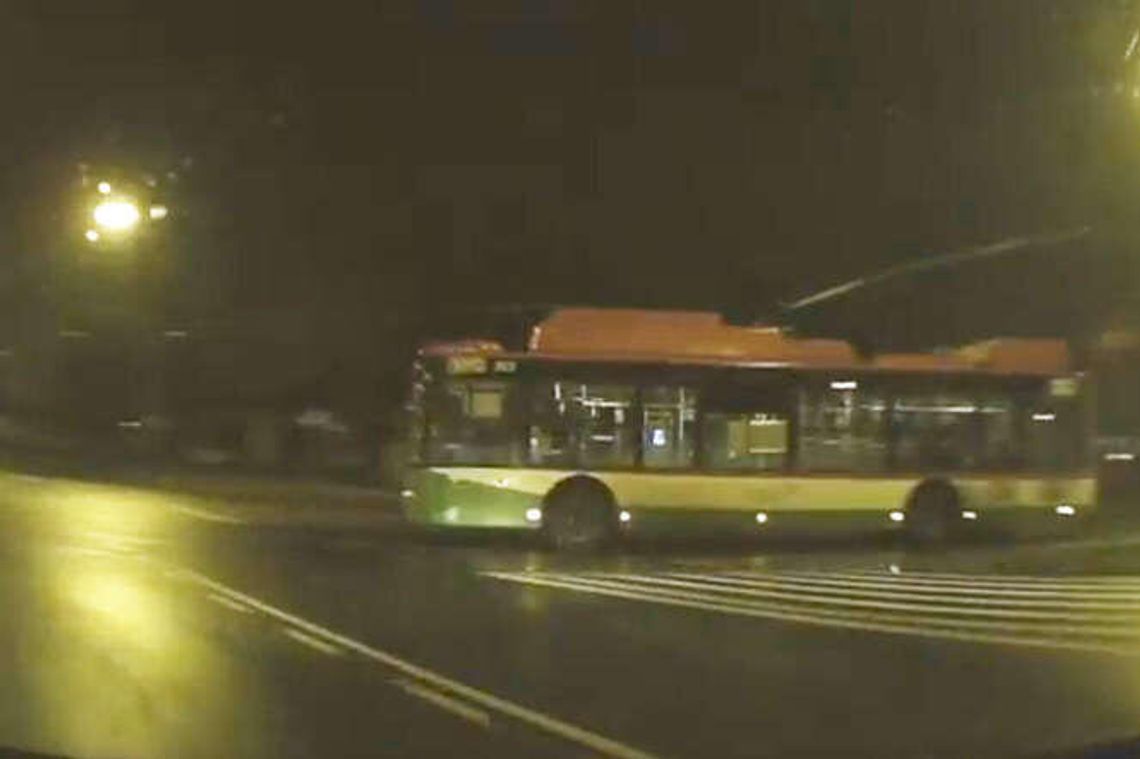 Film od Czytelnika: O krok od zderzenia z trolejbusem