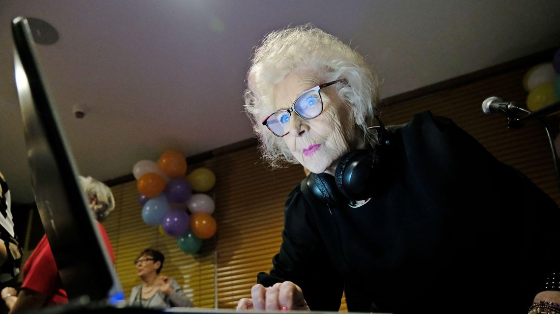 Filozofia życia seniora według Dj Wiki: "Każdy dzień jest radością" Filozofia życia seniora według Dj Wiki: "Każdy dzień jest radością"