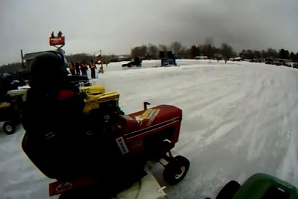 Finlandia: Zimowe wyścigi kosiarek (wideo) Finlandia: Zimowe wyścigi kosiarek (wideo)