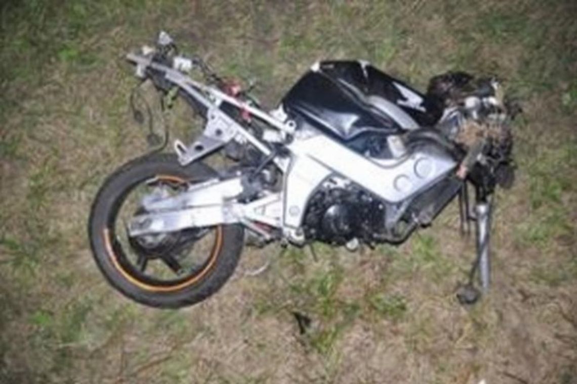 Firlej: Kierowca chciał ominąć wysepkę z lewej strony. Dwie osoby ranne