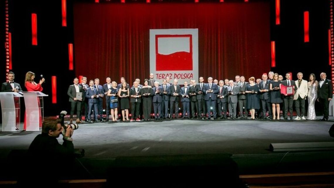 Firma z lubelskiego z godłem „Teraz Polska”