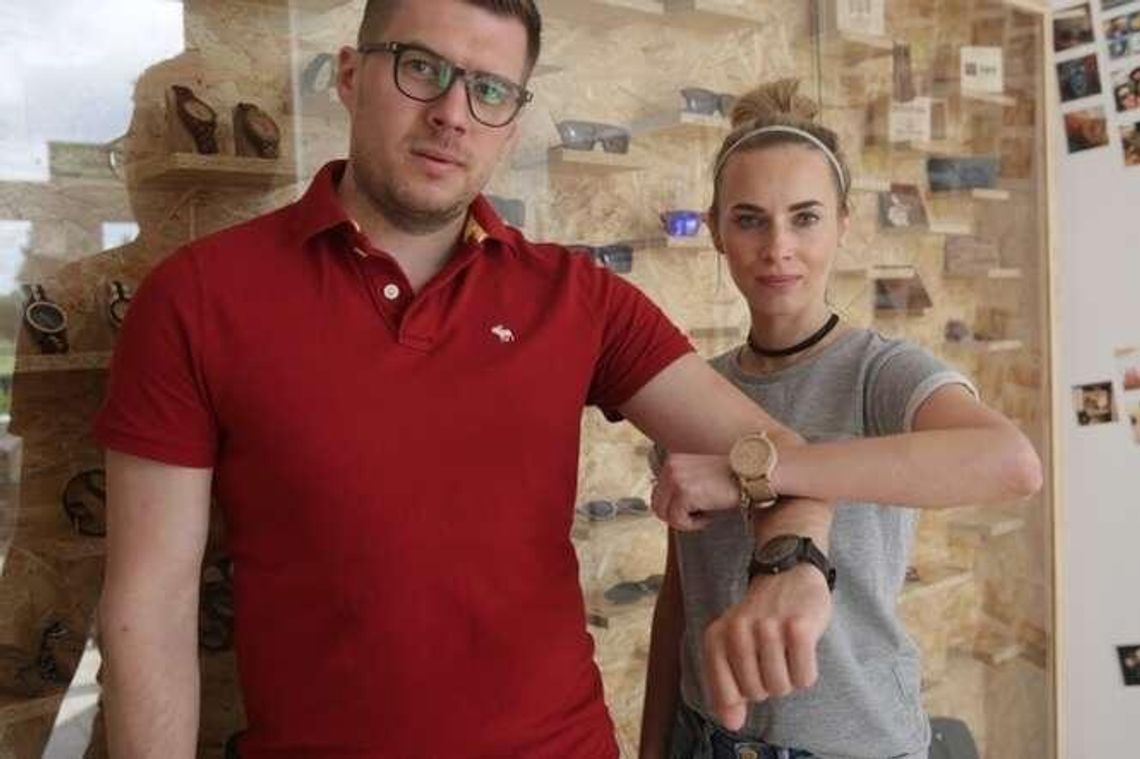 Firma z Radzynia zaczynała w garażu. Dzisiaj ich drewniane zegarki i okulary trafiają w świat