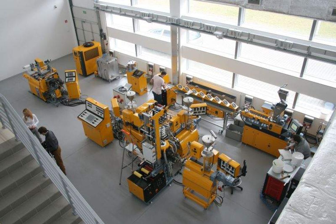 Folia z ziemniaka, obudowa z kukurydzy. W Puławach chcą opracować nowe tworzywo