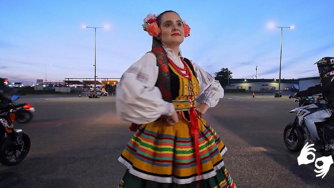 Folk i motocykle w Galerii Labirynt