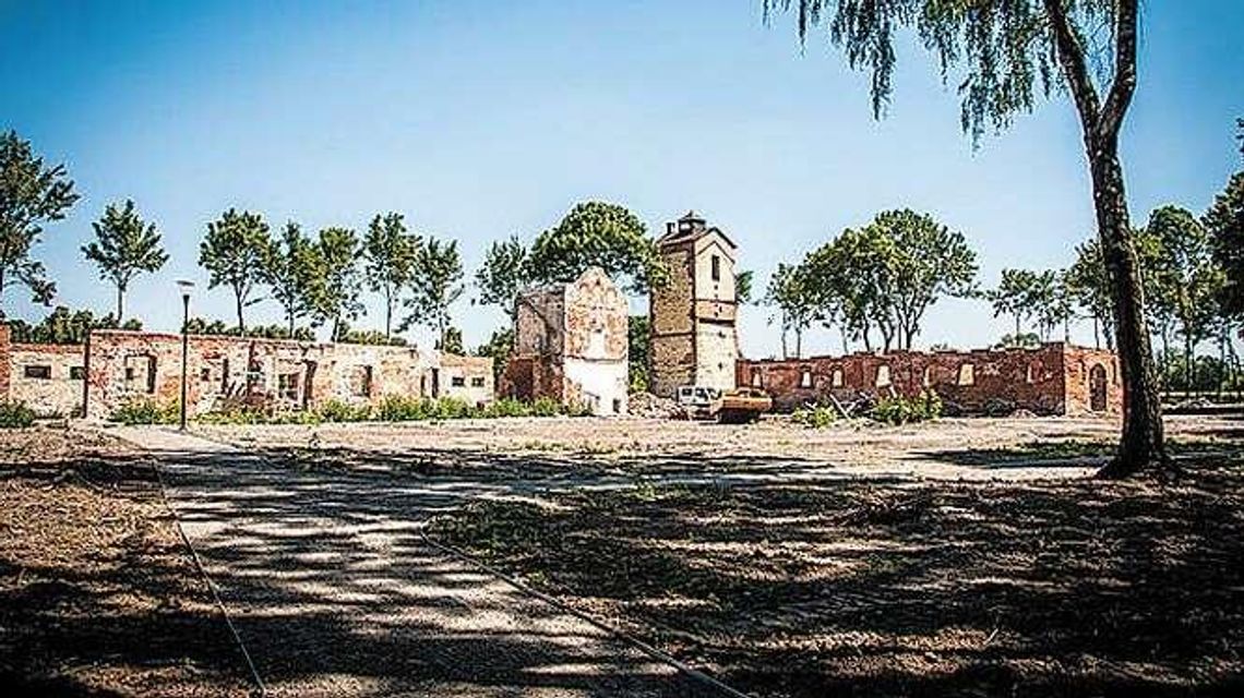 Folwark w Łęcznej się zmienia. "Park z miesiąca na miesiąc pięknieje" Folwark w Łęcznej się zmienia. "Park z miesiąca na miesiąc pięknieje"