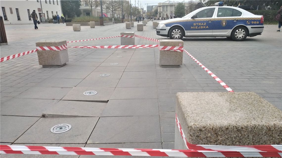 Fontanna na pl. Litewskim uszkodzona po raz kolejny. Tym razem to nie samochód Fontanna na pl. Litewskim uszkodzona po raz kolejny. Tym razem to nie samochód