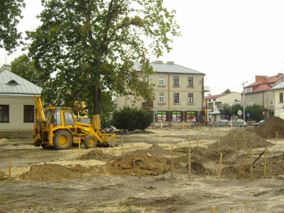 Fontanna ozdobi rynek w Łęcznej Fontanna ozdobi rynek w Łęcznej