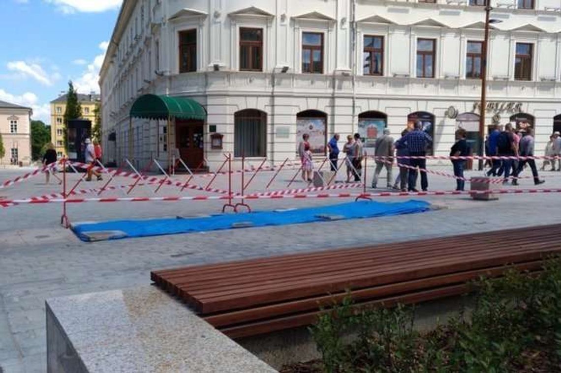 Fontanny na pl. Litewskim: Naprawa potrwa i nie będzie tania
