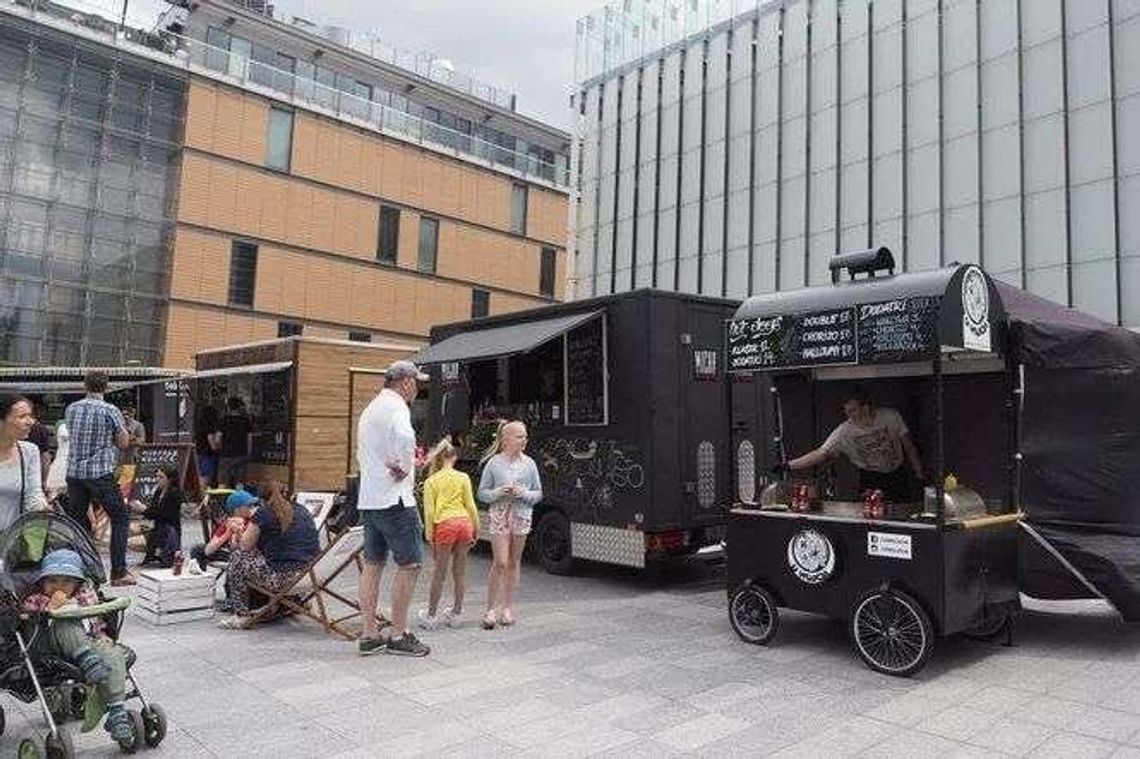 Food trucki pod CSK w Lublinie. Co można zjeść?