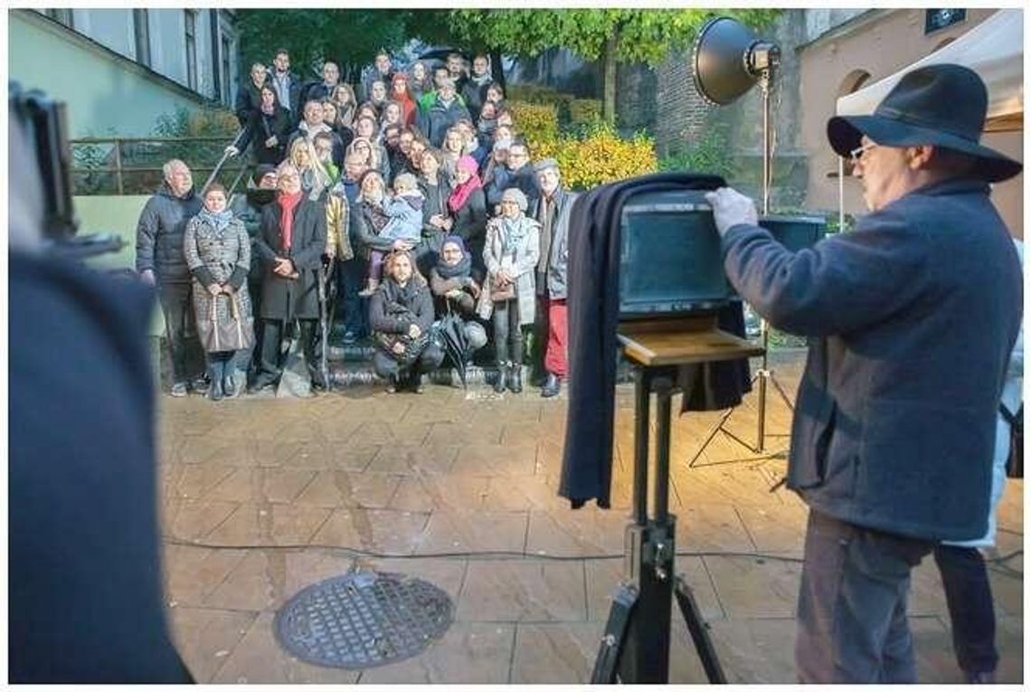 Fotografia analogowa. Pierwsze zdjęcie na otwarcie warsztatów