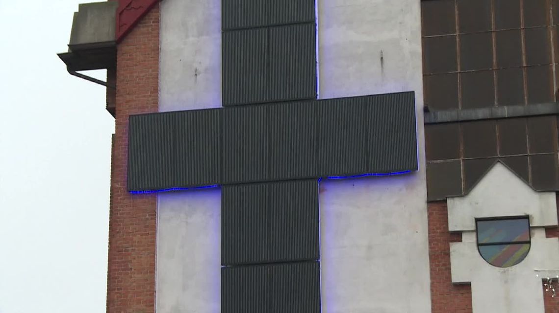 Fotowoltaiczny krzyż pojawił się na kościele. "To w trosce o nasz wspólny dom" Fotowoltaiczny krzyż pojawił się na kościele. "To w trosce o nasz wspólny dom"