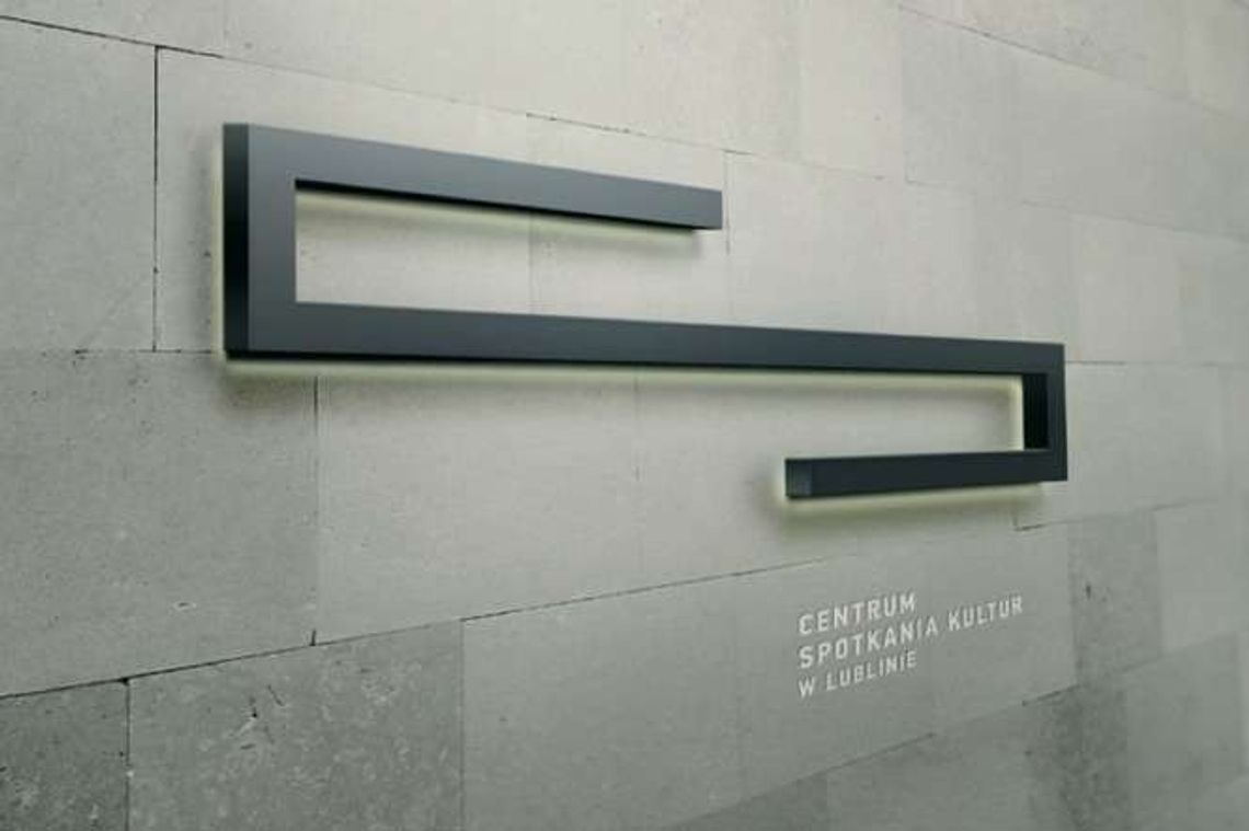 Franaszek już oficjalnie: Zwycięski projekt nie będzie logo CSK. Postawią na „spinacz” Franaszek już oficjalnie: Zwycięski projekt nie będzie logo CSK. Postawią na „spinacz”