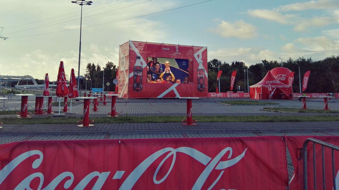 Francja odbiera puchar mistrzostw świata, a w Strefie Kibica pustki Francja odbiera puchar mistrzostw świata, a w Strefie Kibica pustki