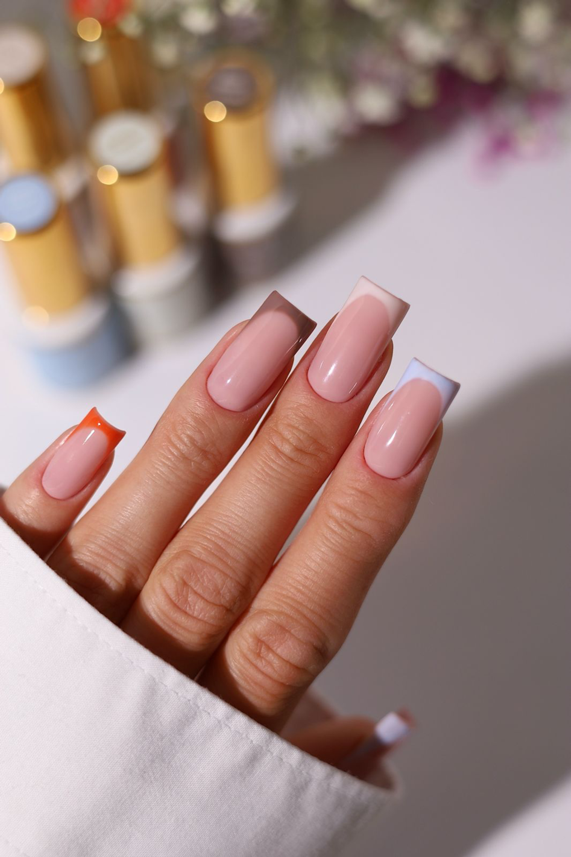 French w nowej odsłonie – kwadratowe paznokcie wracają do łask