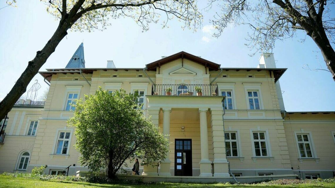 Freski i mozaiki zostały. Pałac w Jastkowie już po wielkim remoncie. Zdjęcia