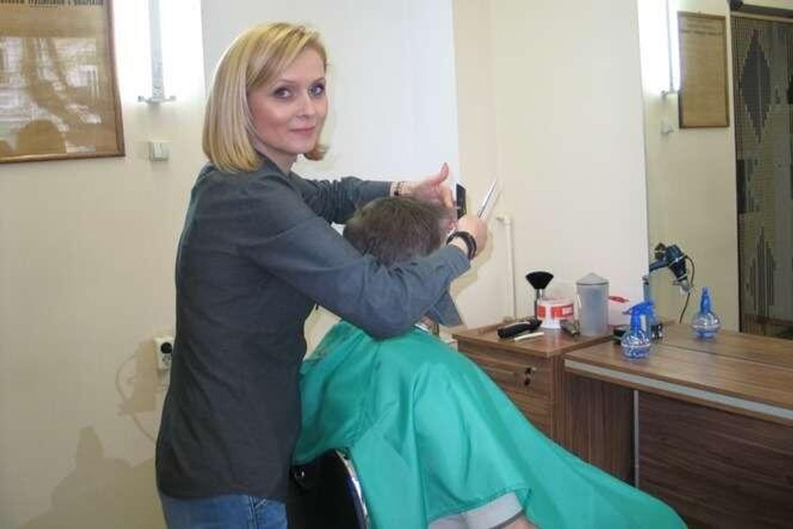 Fryzjerzy potrzebni na wypadek wojny. Pisma mogą dostać też pracownicy z innych branż