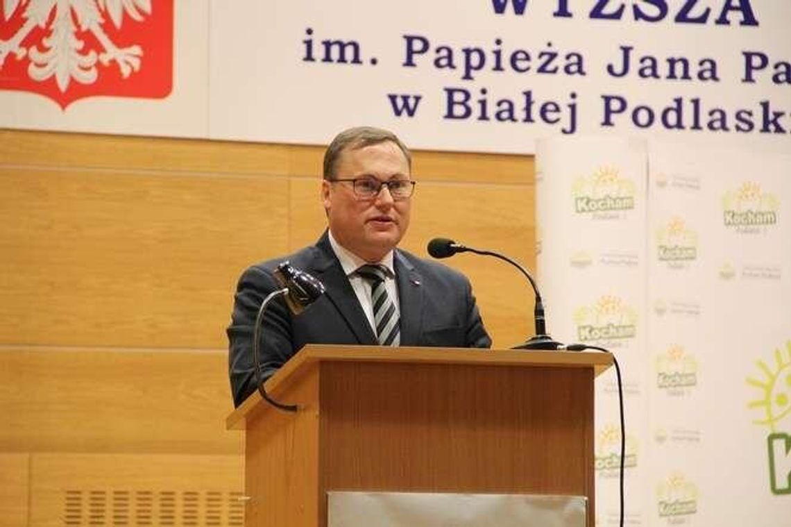 Fundacja powiązana z senatorem odbuduje pałac? W urzędzie myślą o przetargu