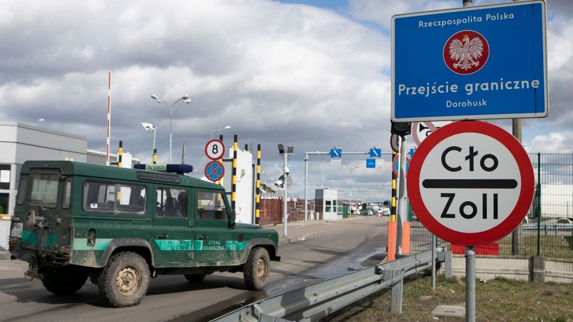 Funkcjonariuszka Straży Granicznej zabrana karetką z granicy w Dorohusku