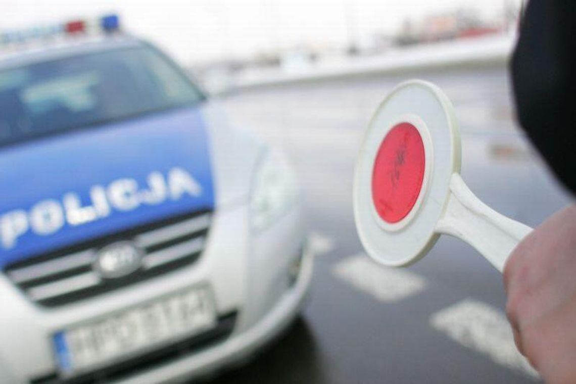 Furiat w slipach ścigał motocyklem karetkę pogotowia