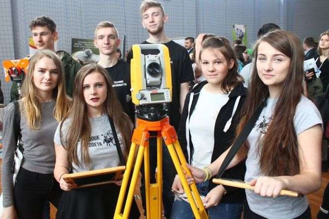 Gdzie jest praca w Puławach? Dziesiątki stoisk i setki zwiedzających na targach