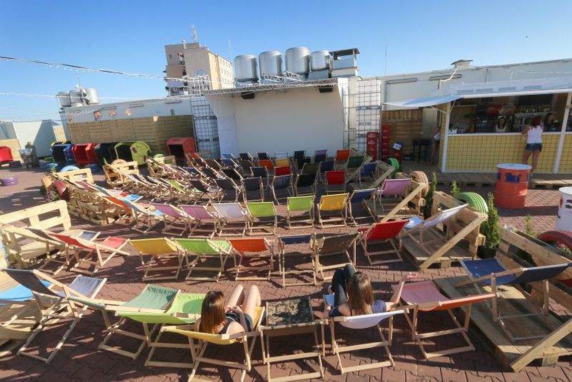 Gdzie oglądać mundial: w basenie, pubie czy na dachu?