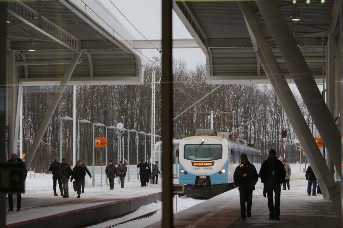 \"Gdzie są szynobusy na lotnisko? Dlaczego nie ma autobusów?\" (list Czytelnika)