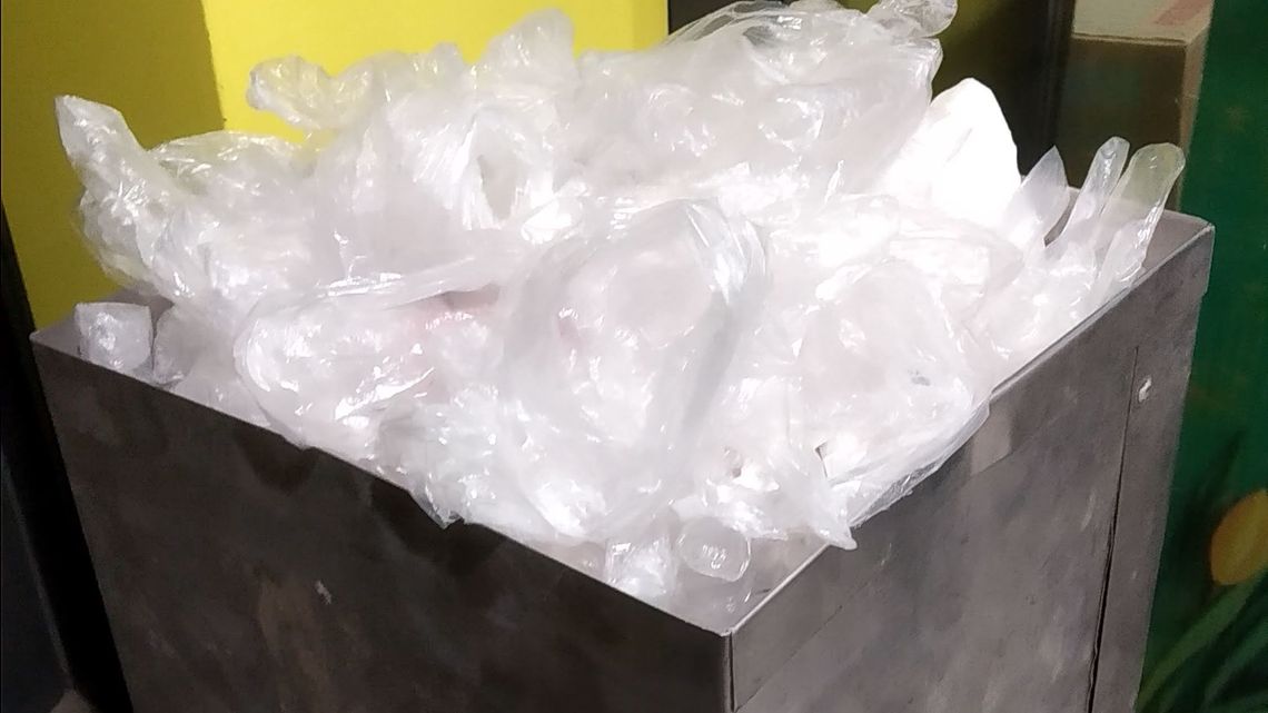 Gdzie wyrzucać maseczki i rękawiczki, których używamy chroniąc się przed koronawirusem?