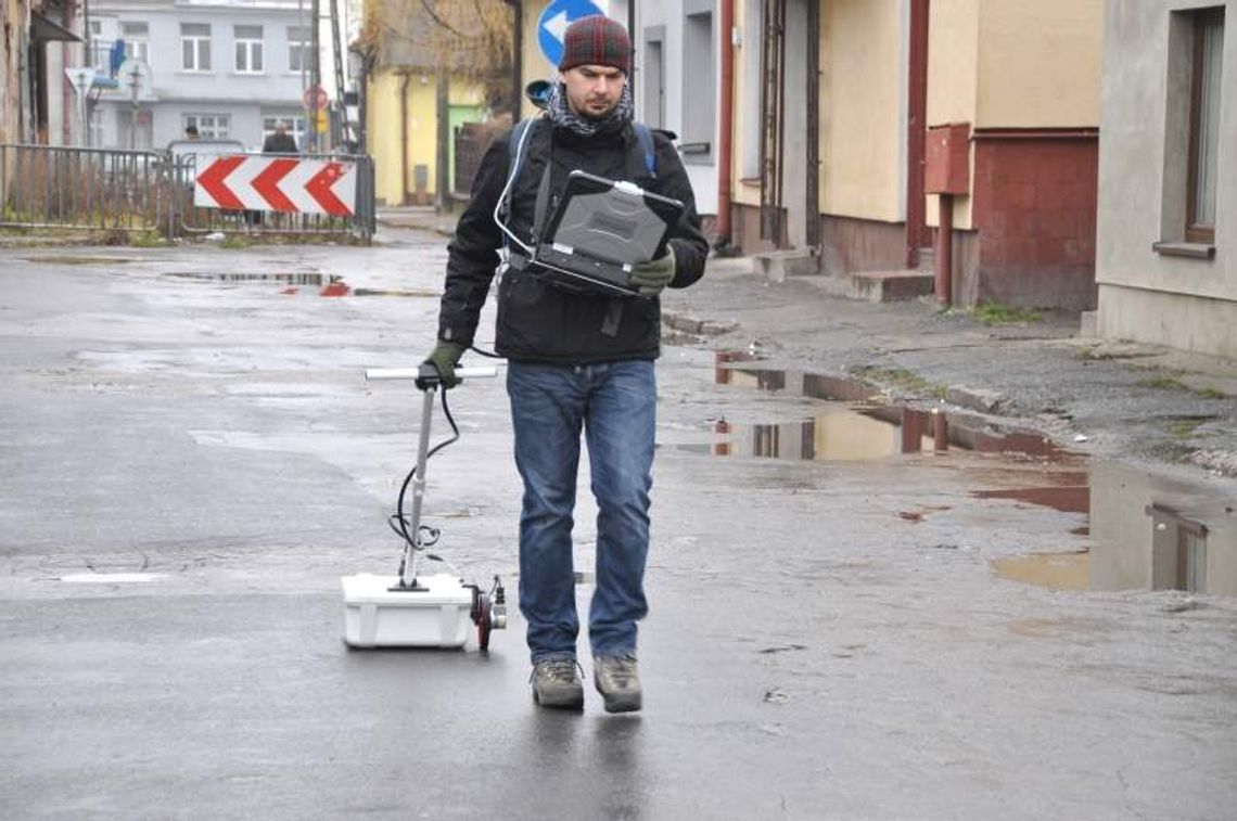 Georadar prześwietlił rynek w Łęcznej. Skarbów nie ma