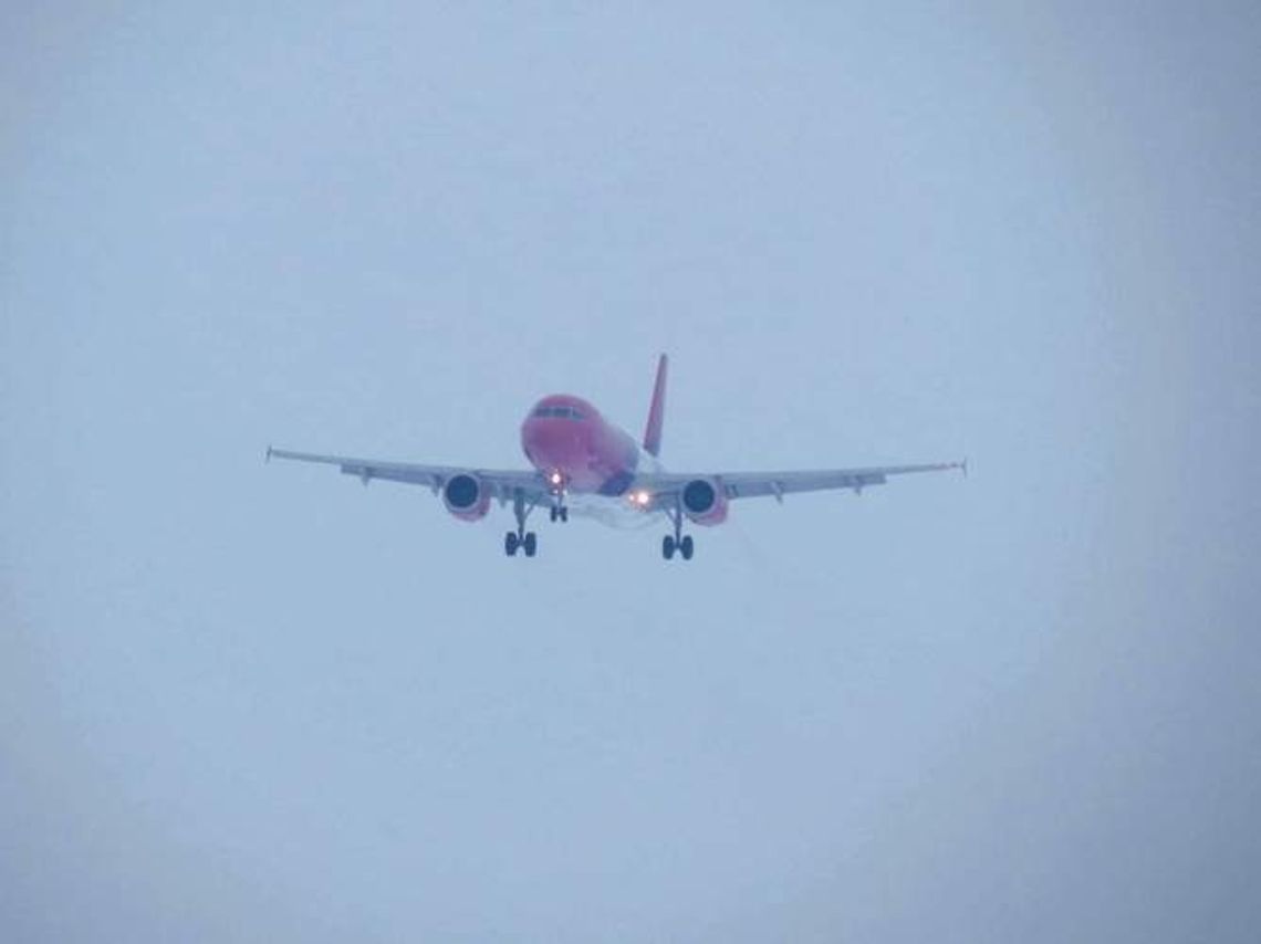 Gęsta mgła utrudnia pracę lotniska. Loty ze Świdnika odwołane