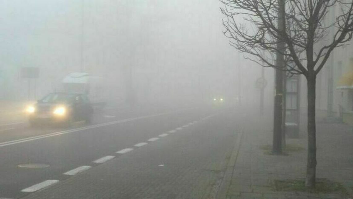 Gęste mgły nad częścią Lubelszczyzny. IMGW wydaje alerty